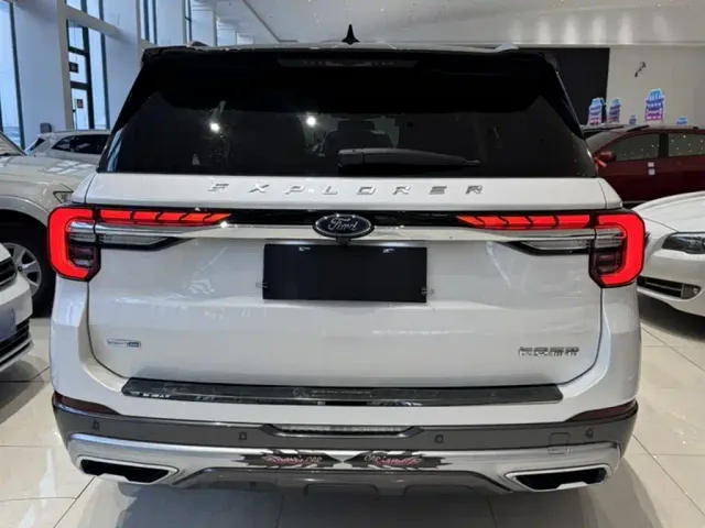 Ford Explorer — Фото автомобиля 9