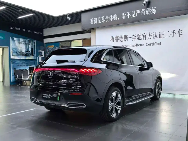 Mercedes-Benz EQE SUV — Фото автомобиля 3