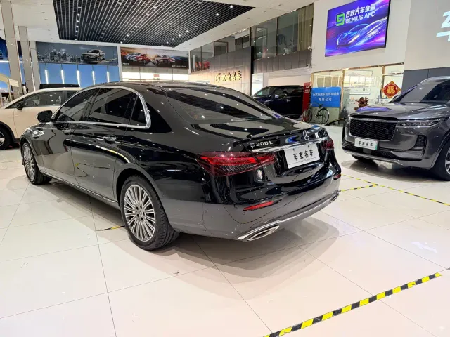 Mercedes-Benz E-Class — Фото автомобиля 6
