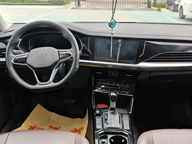 Volkswagen Passat — Фото автомобиля 4