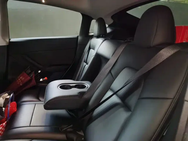 Tesla Model Y — Фото автомобиля 14