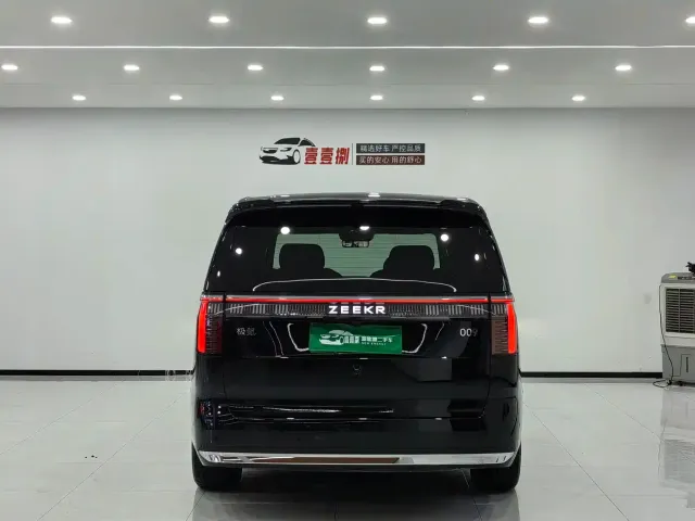 ZEEKR Zeekr 009 2024 6-seat Executive AWD 108kWh — Фото автомобиля 9