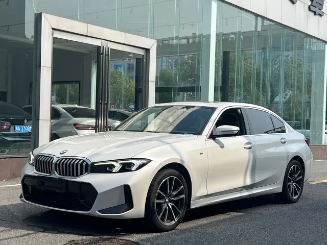 Фотография автомобиля — BMW 3 Series