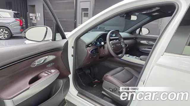 Genesis GV70 — Фото автомобиля 15