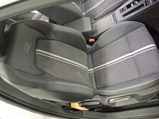 Volkswagen Golf — Фото автомобиля 11