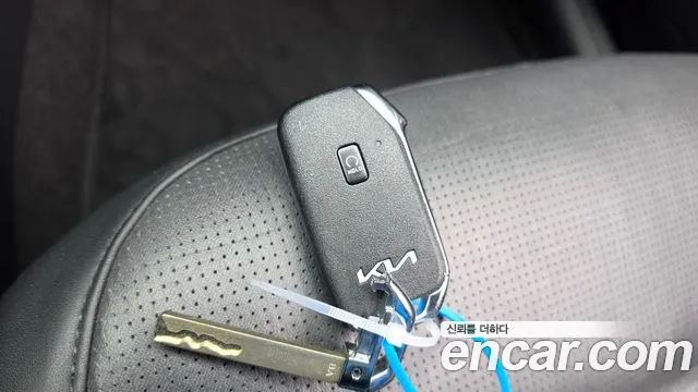 Kia Niro — Фото автомобиля 19