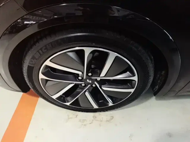 Li Auto L7 — Фото автомобиля 22