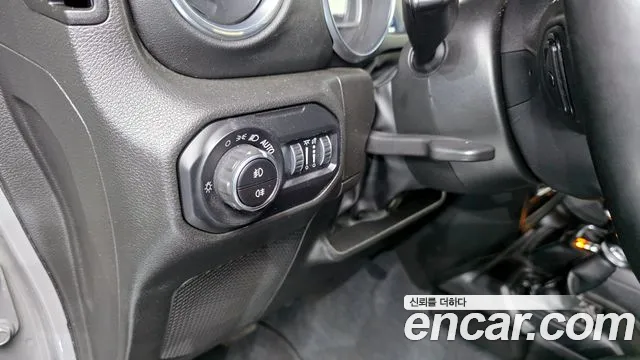 Jeep Wrangler Wrangler (JL) 2.0 Overland 4 двери — Фото автомобиля 17