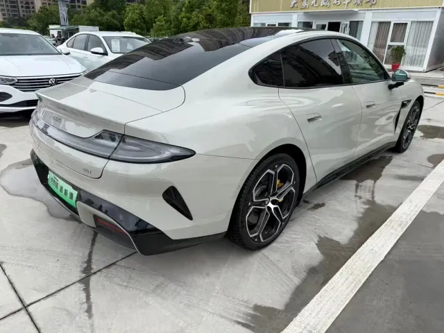 Xiaomi SU7 — Фото автомобиля 7