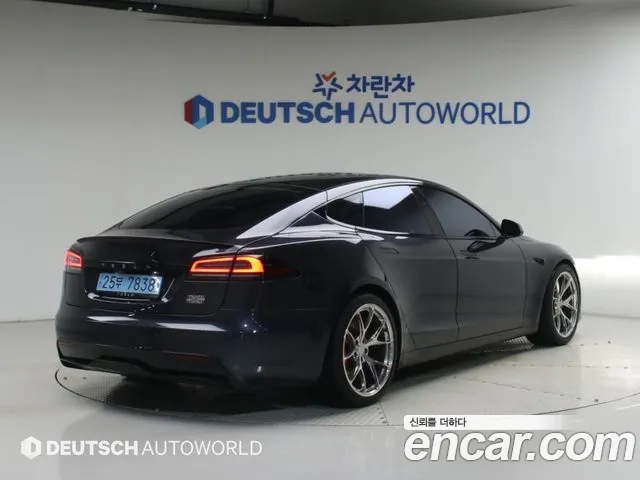 Tesla Model S — Фото автомобиля 2