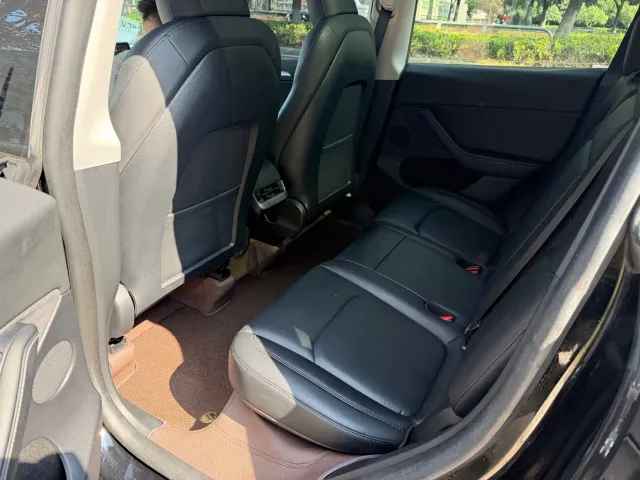Tesla Model Y — Фото автомобиля 13