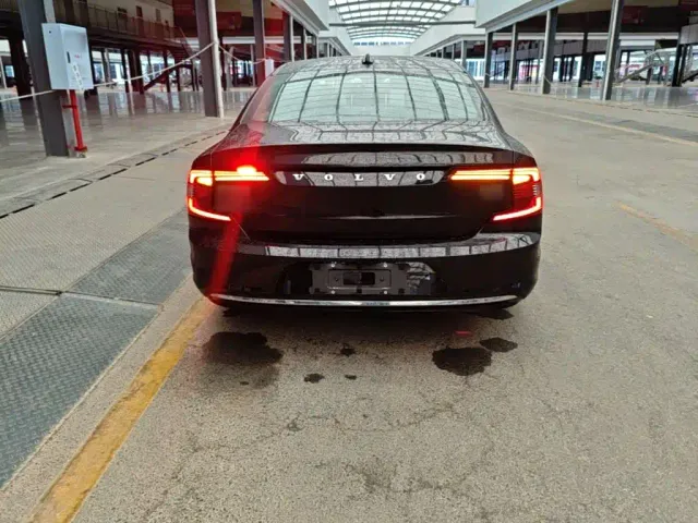 Volvo S90 — Фото автомобиля 5