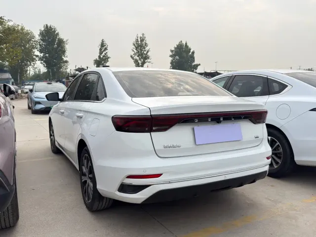 Geely Emgrand — Фото автомобиля 8