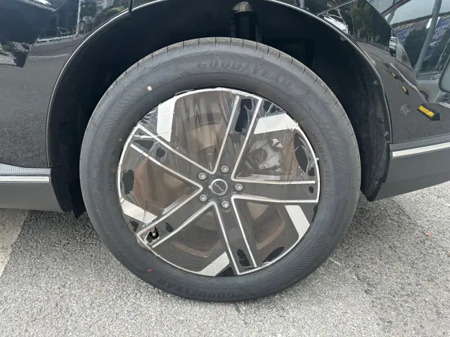 Volvo XC70 Plug-in Hybrid — Фото автомобиля 21
