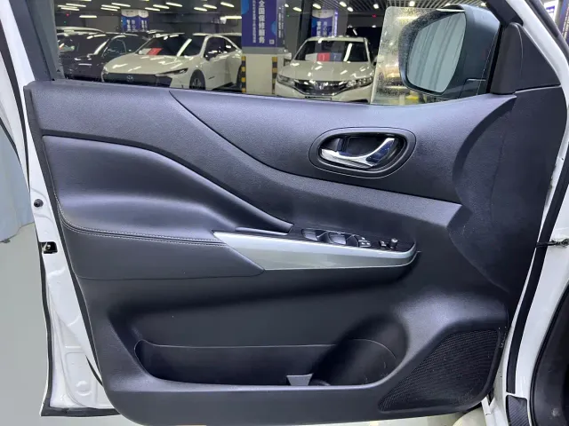 Nissan Terra — Фото автомобиля 10