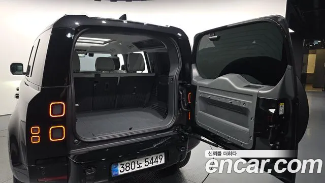 Land Rover Defender Defender (L663) 110 P300 X-Dynamic SE — Фото автомобиля 8
