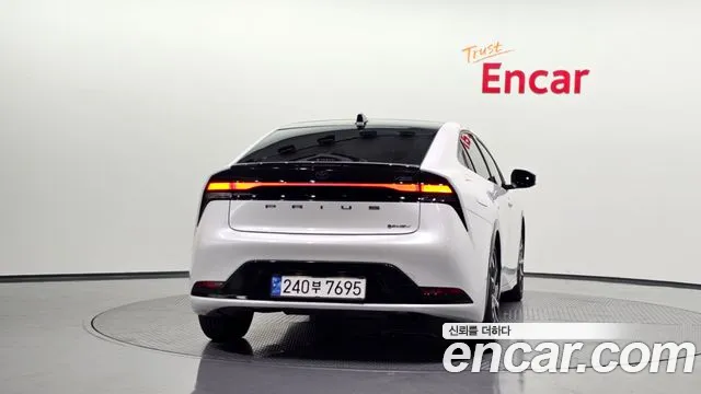 Toyota Prius — Фото автомобиля 3