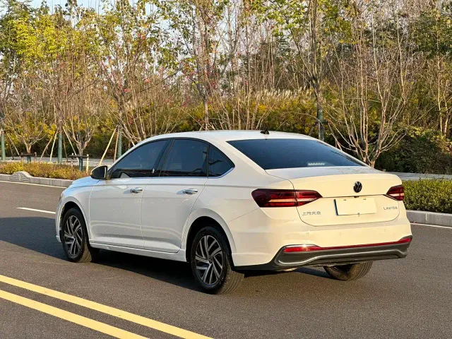 Volkswagen Lavida — Фото автомобиля 15
