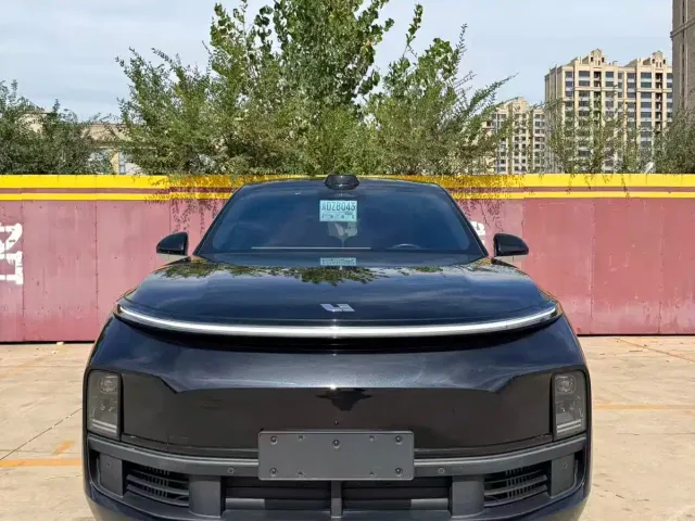 Li Auto L8 — Фото автомобиля 2