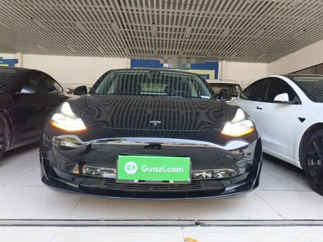 Tesla Model 3 — Фото автомобиля 2