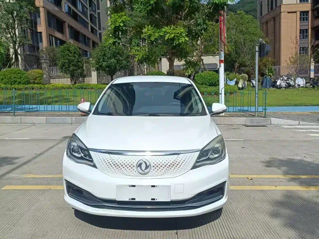 Dongfeng Fengshen E70 — Фото автомобиля 2