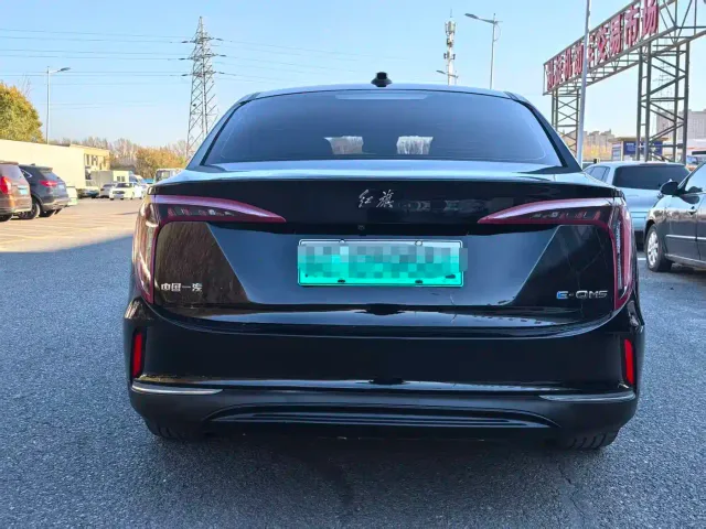 Hongqi E-QM5 — Фото автомобиля 7