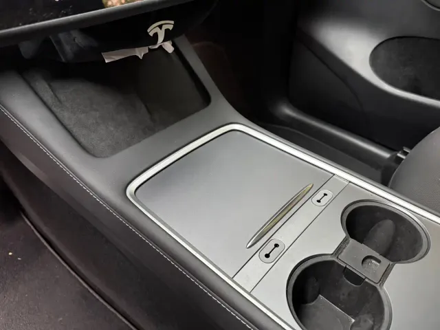Tesla Model Y — Фото автомобиля 7