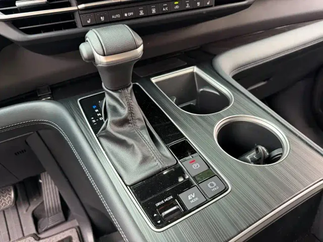 Toyota Sienna — Фото автомобиля 9