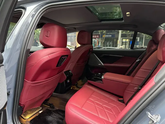 BMW 5 Series — Фото автомобиля 7