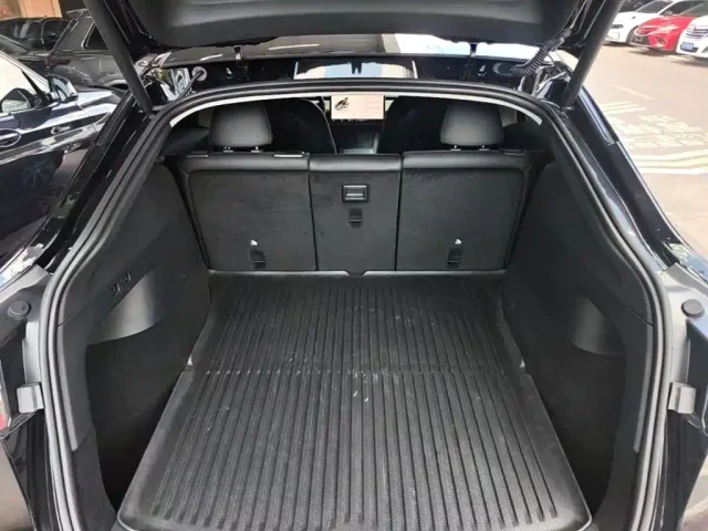 Tesla Model Y — Фото автомобиля 18