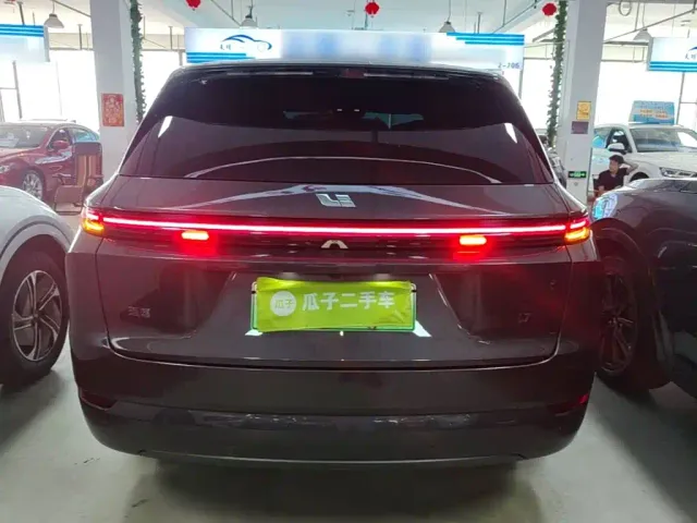 Li Auto L7 — Фото автомобиля 5