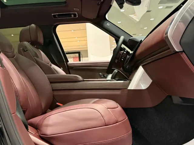 Land Rover Range Rover 2025 3.0 L6 400PS Flourishing Era Extended Wheelbase — Фото автомобиля 17