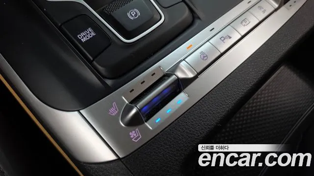 Kia Carnival Generation 4 — Фото автомобиля 30