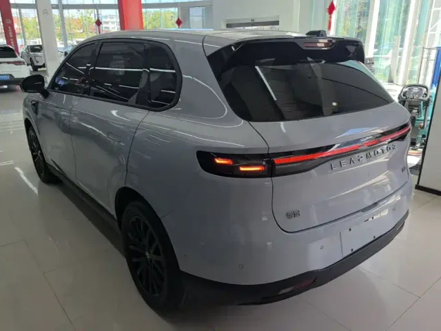 Leapmotor B10 — Фото автомобиля 4