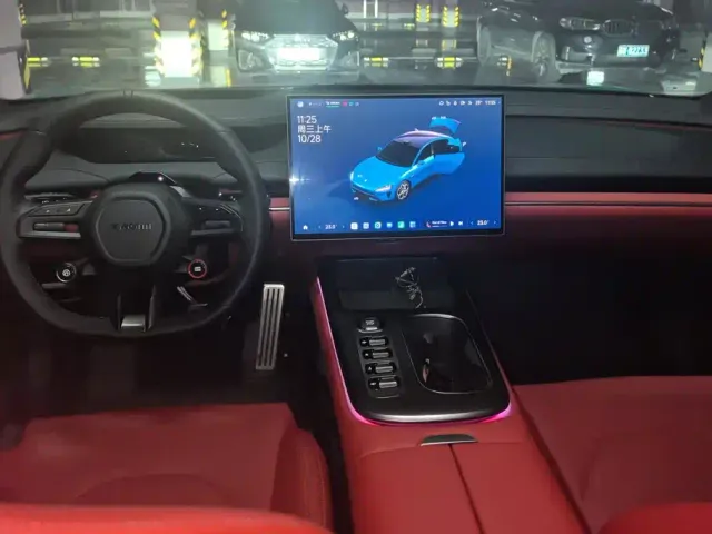 Xiaomi SU7 — Фото автомобиля 12