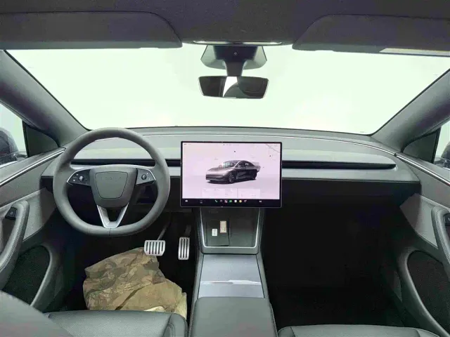 Tesla Model Y — Фото автомобиля 6