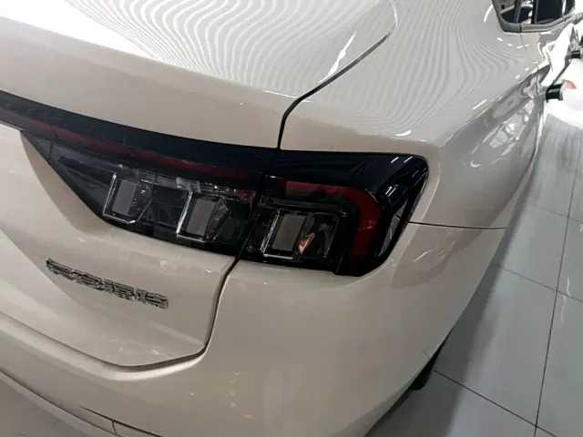 Ford Mondeo — Фото автомобиля 7