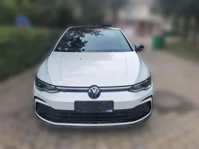 Volkswagen Golf — Фото автомобиля 2