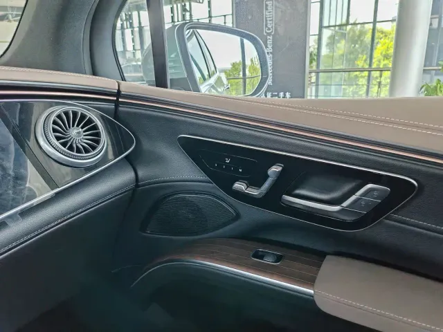Mercedes-Benz EQS SUV — Фото автомобиля 14