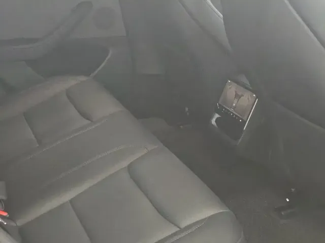 Tesla Model 3 — Фото автомобиля 8