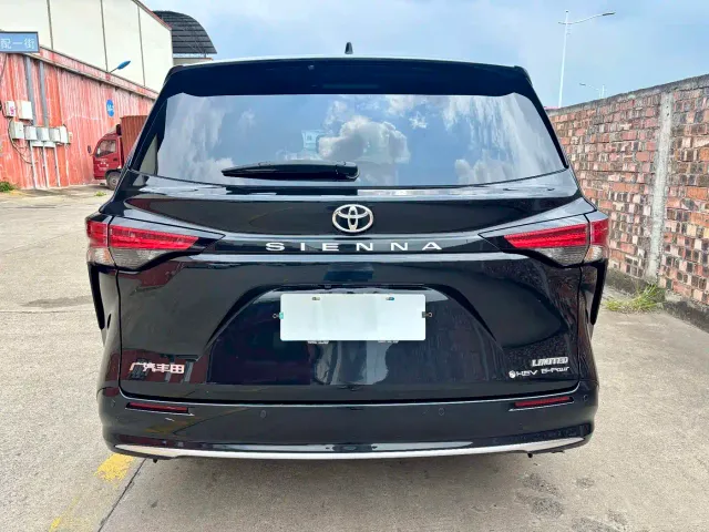 Toyota Sienna — Фото автомобиля 5