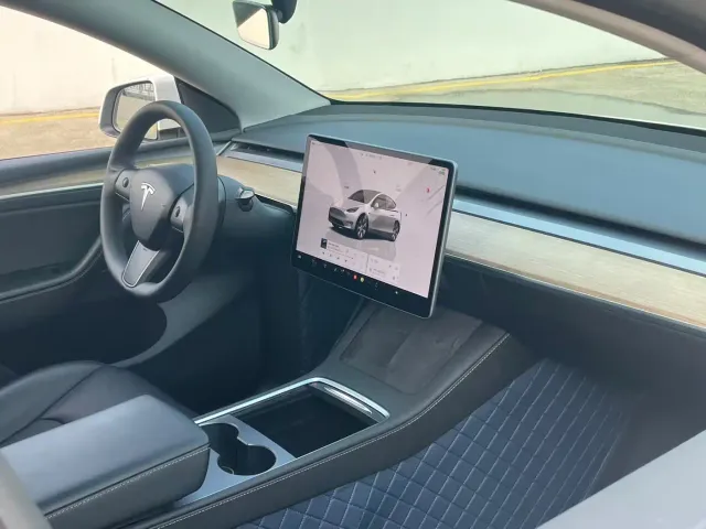 Tesla Model Y — Фото автомобиля 8
