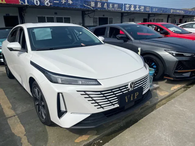 Changan Eado — Фото автомобиля 3