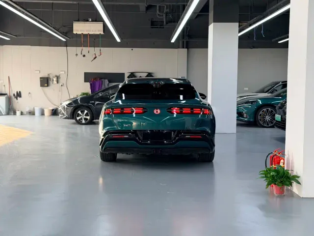Denza Z9GT — Фото автомобиля 26