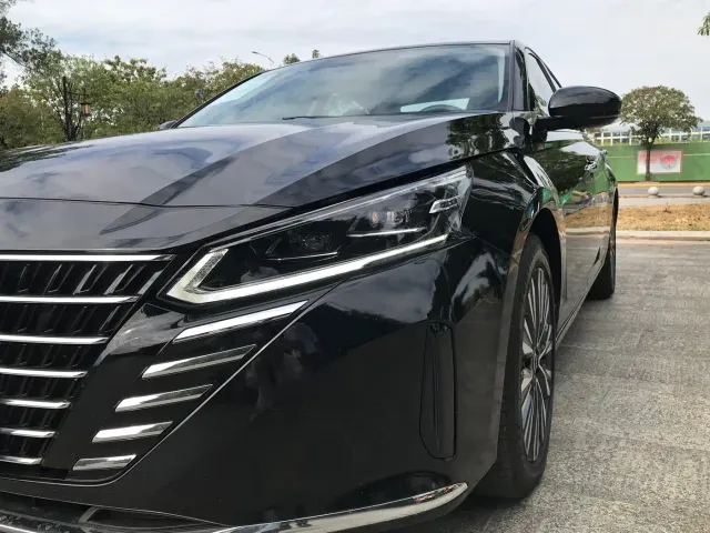 Nissan Teana — Фото автомобиля 10