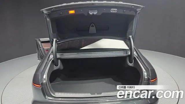Hyundai Grandeur Grandeur (GN7) 2.5 Бензин 2WD — Фото автомобиля 20