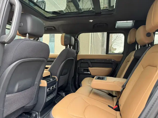Land Rover Defender — Фото автомобиля 10