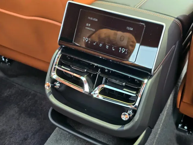 Bentley Flying Spur — Фото автомобиля 14