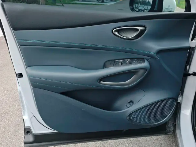 BYD Seal 05 DM-i — Фото автомобиля 16