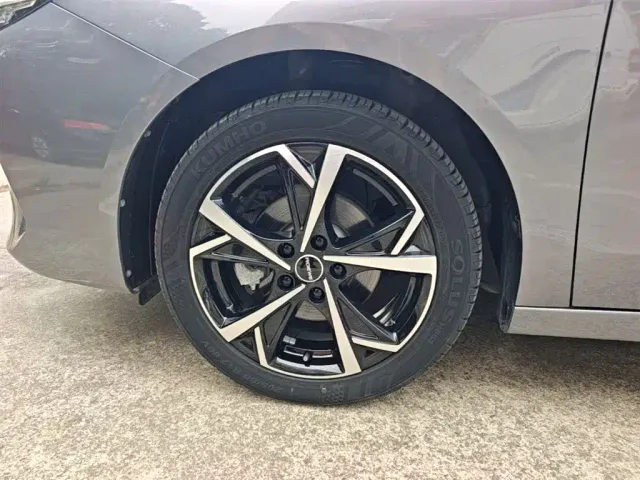 Roewe i5 — Фото автомобиля 22